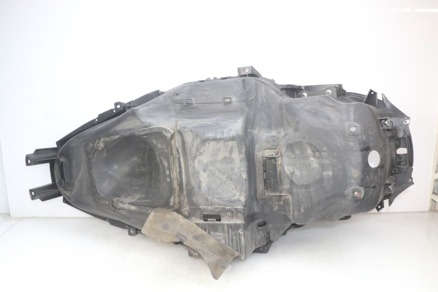 photo de SITZBANKABDECKUNG PIAGGIO MP3 LT 300 (2010 - 2016) - Details der Befestigungspunkte