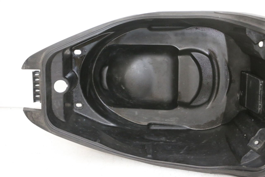 photo de HELMFACH PEUGEOT SPEEDFIGHT 4 4T EFI 50 (2021 - 2025) - Kennzeichnungen und Originalreferenzen