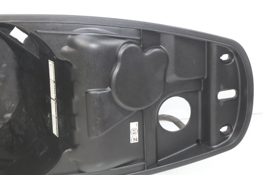 photo de SITZBANKABDECKUNG PEUGEOT TWEET 4T 50 (2018 - 2020)