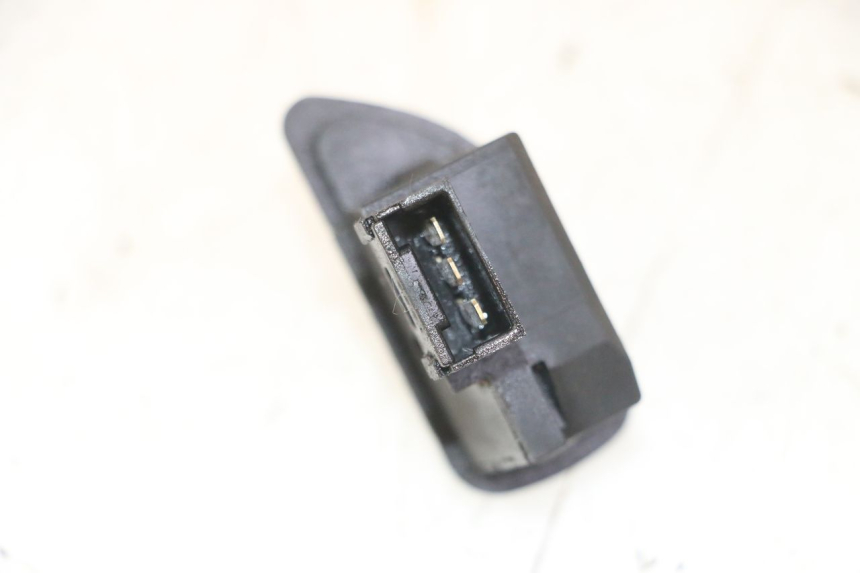 photo de BLINKER SCHALTER PIAGGIO MP3 LT 300 (2010 - 2016)