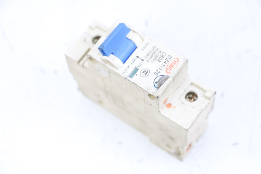 photo de SCHALTER ON OFF EFUN PUSA 1 - Detailansicht des Bauteils