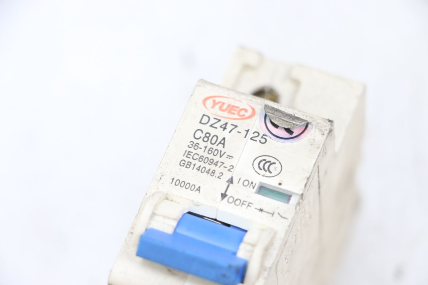 photo de SCHALTER ON OFF EFUN PUSA 1 - Oberflächenzustand und Material