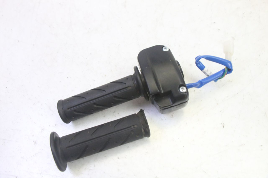 photo de RECHTER LENKERHEBEL KYMCO AGILITY 4T 50 (2018 - 2022) - Details der Befestigungspunkte