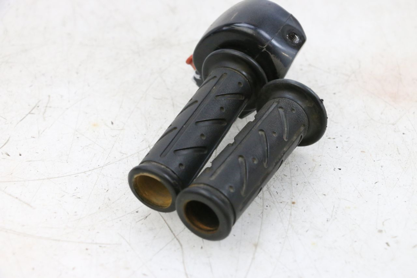 photo de RECHTER LENKERHEBEL KYMCO AGILITY 4T 50 (2018 - 2022) - Oberflächenzustand und Material