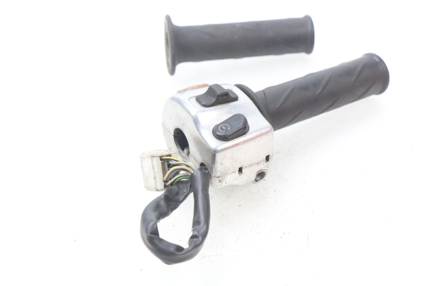 photo de RECHTS SCHALTER PIAGGIO BEVERLY 125 (1998 - 2005)