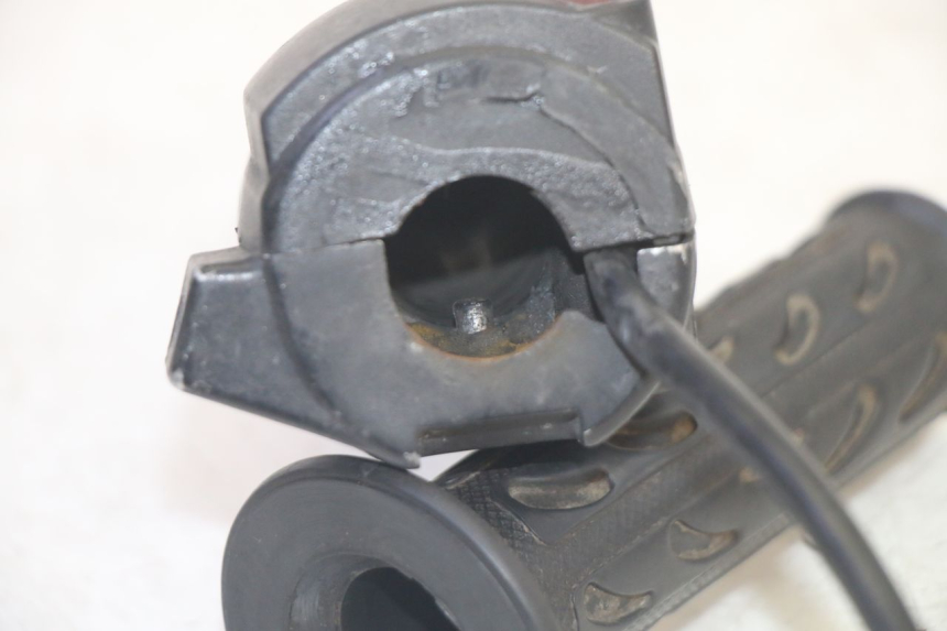 photo de RECHTER LENKERHEBEL MBK BOOSTER SPIRIT 50 (2004 - 2017) - Details der Befestigungspunkte