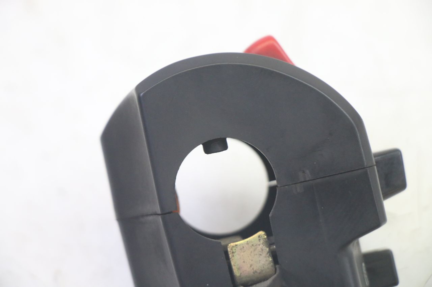 photo de RECHTS SCHALTER SUZUKI DL V STROM 1000 (2002 - 2007) - Details der Befestigungspunkte