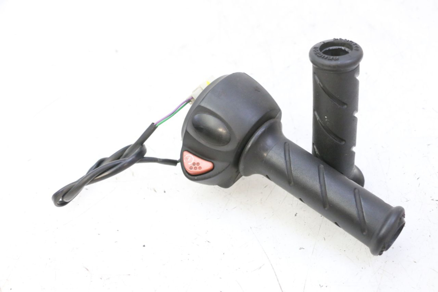 photo de RECHTER LENKERHEBEL PEUGEOT ELYSTAR 50 (2002 - 2014)