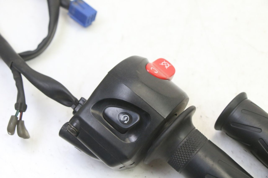 photo de RECHTS SCHALTER YAMAHA FZ6 FAZER S2 600 (2007 - 2011)