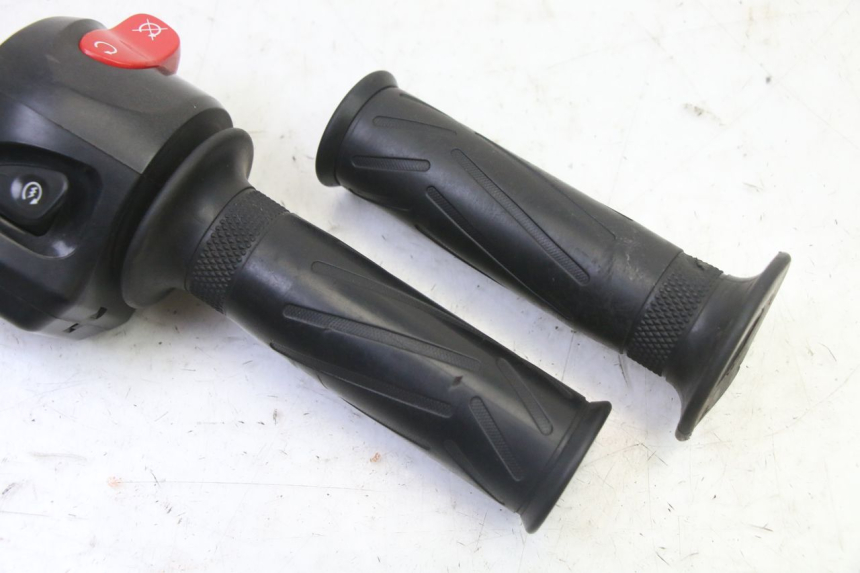 photo de RECHTS SCHALTER YAMAHA FZ6 FAZER S2 600 (2007 - 2011)