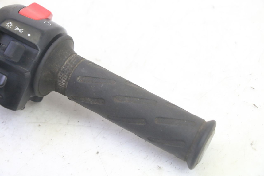 photo de RECHTS SCHALTER SUZUKI GSF N BANDIT 600 (1996 - 1999) - Zoom auf Gebrauchszustand