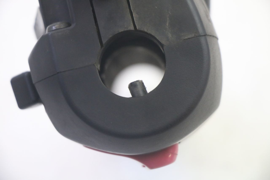 photo de RECHTS SCHALTER SYM GTS EVO 125 (2009 - 2013) - Details der Befestigungspunkte