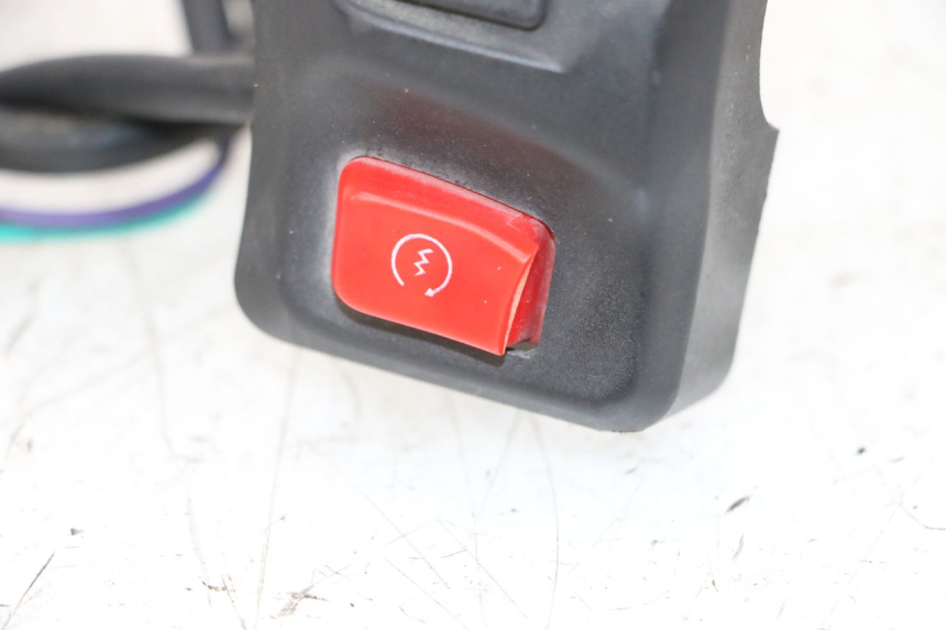 photo de RECHTER LENKERHEBEL PEUGEOT KISBEE 4T 50 (2010 - 2017) - Details der Befestigungspunkte