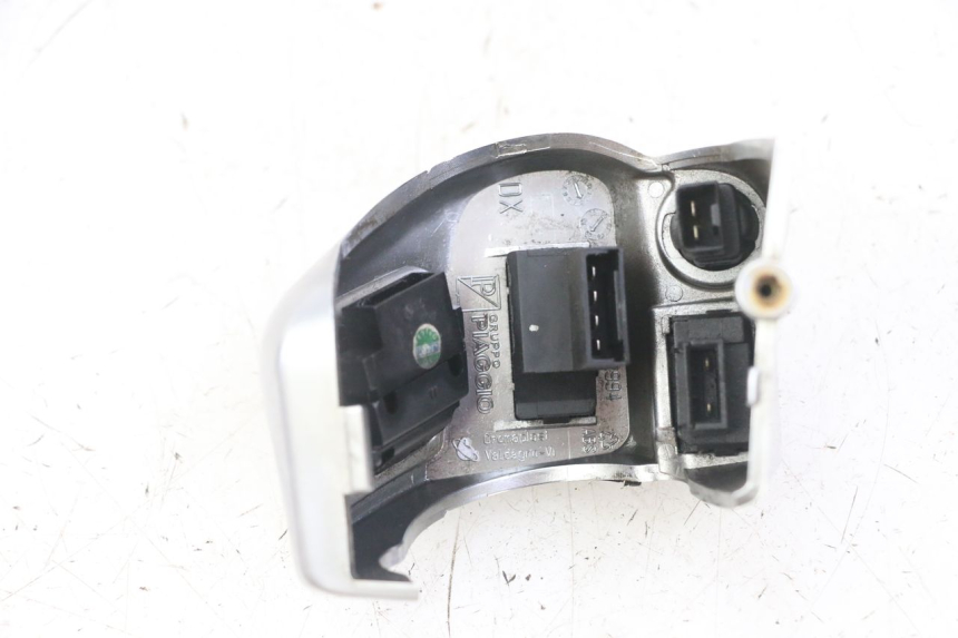 photo de RECHTS SCHALTER PIAGGIO MP3 LT 400 (2007 - 2012)