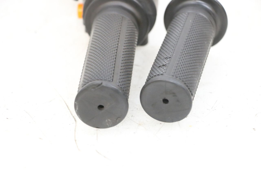 photo de RECHTS SCHALTER JM MOTORS OLDIES 4T 50 (2010 - 2020) - Oberflächenzustand und Material