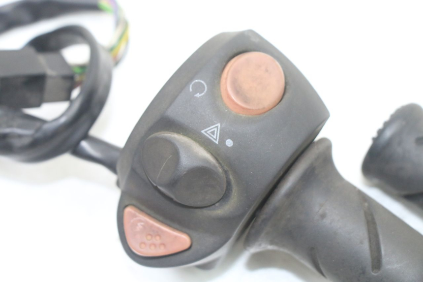 photo de RECHTS SCHALTER PEUGEOT SATELIS 125 (2013 - 2018)