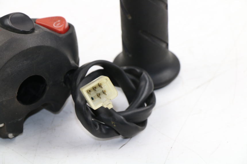 photo de RECHTER LENKERHEBEL PEUGEOT SATELIS COMPRESSOR K15 125 (2006 - 2009)