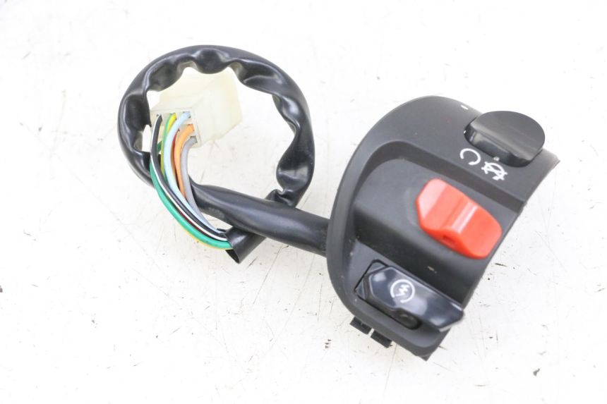 photo de RECHTS SCHALTER EFUN PUSA 1 - Hauptansicht