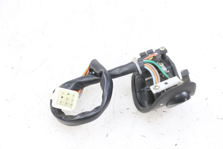 photo de RECHTS SCHALTER EFUN PUSA 1 - Detailansicht des Bauteils