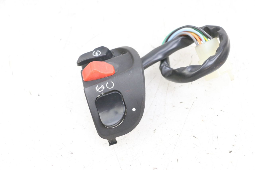 photo de RECHTS SCHALTER EFUN PUSA 1 - Technische Nahaufnahme