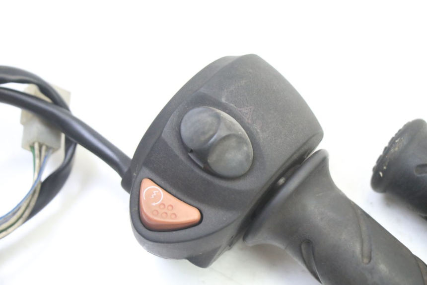 photo de RECHTS SCHALTER PEUGEOT SATELIS 250 (2006 - 2012)