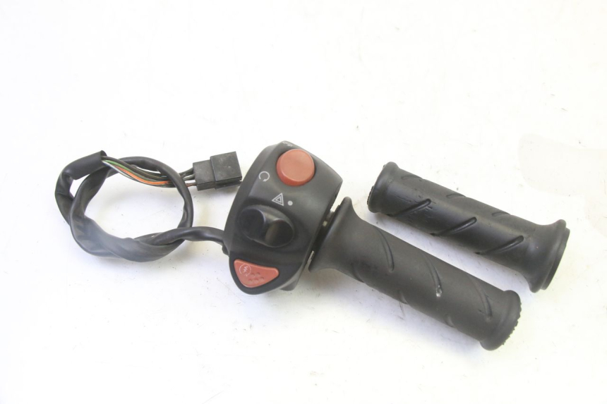 photo de RECHTS SCHALTER PEUGEOT SATELIS 125 (2013 - 2018)