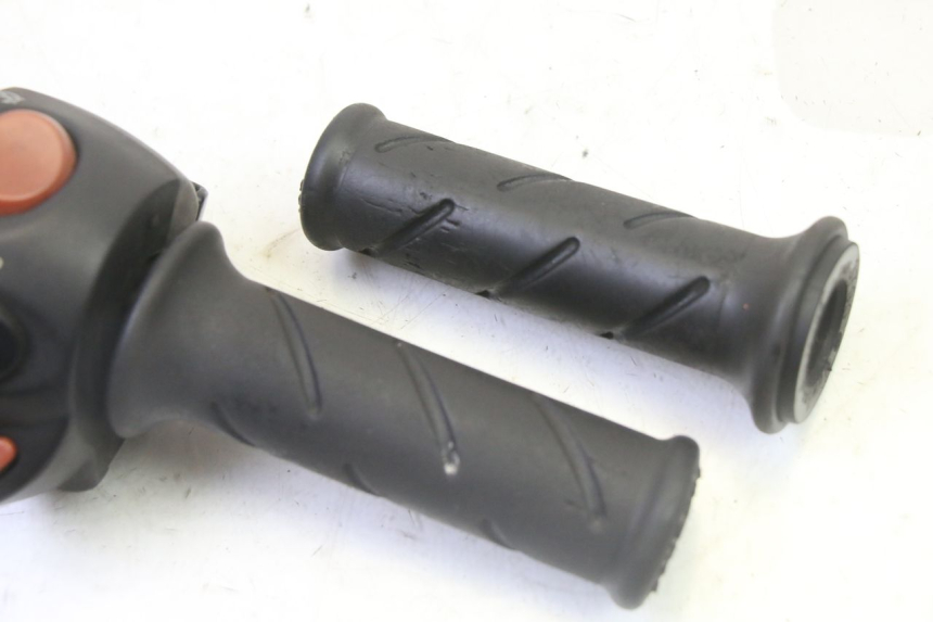 photo de RECHTS SCHALTER PEUGEOT SATELIS 125 (2013 - 2018)