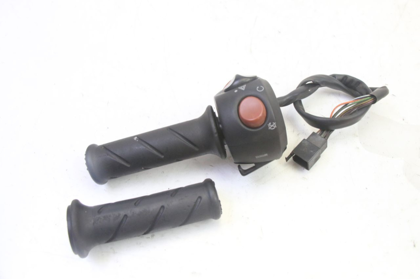 photo de RECHTS SCHALTER PEUGEOT SATELIS 125 (2013 - 2018)