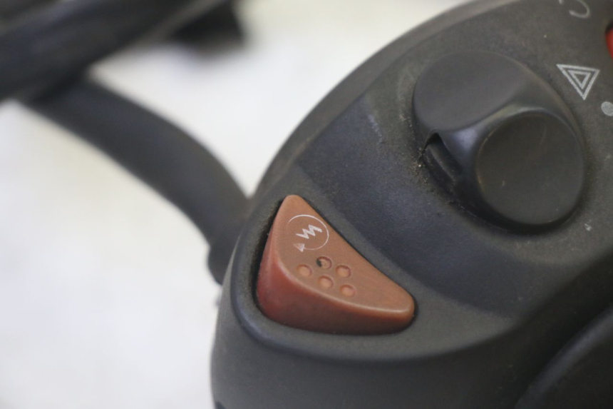 photo de RECHTS SCHALTER PEUGEOT SATELIS 125 (2013 - 2018)