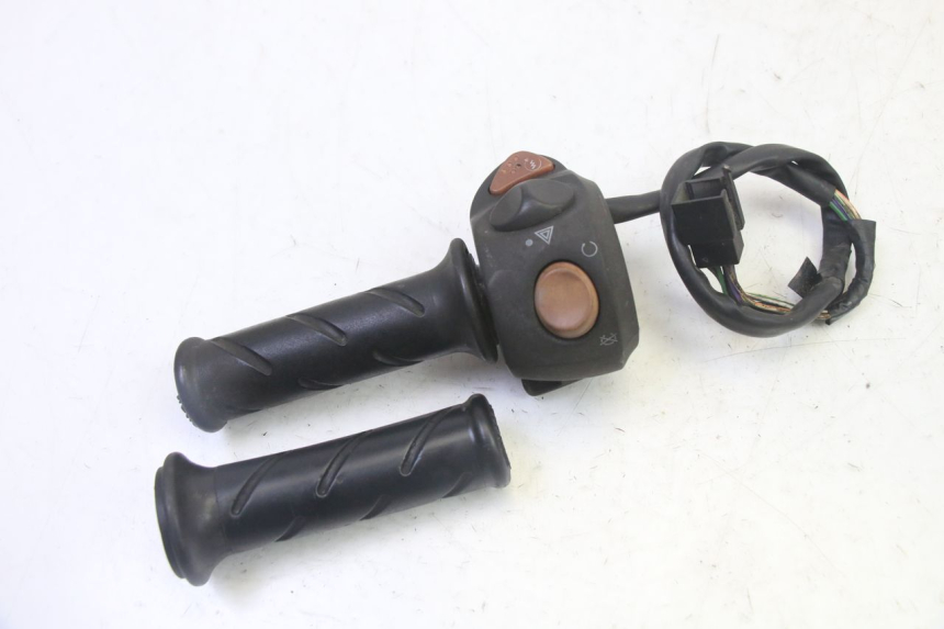 photo de RECHTS SCHALTER PEUGEOT SATELIS 125 (2013 - 2018)