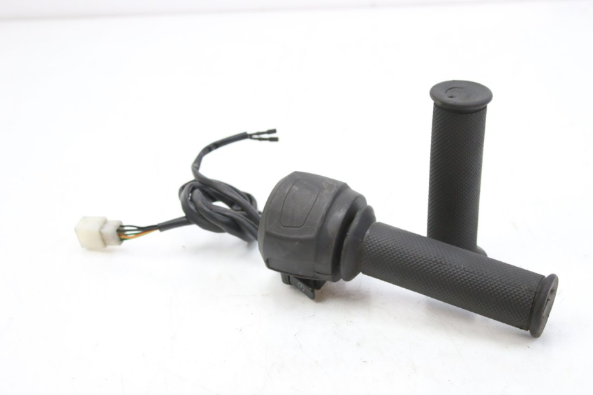 photo de RECHTS SCHALTER APRILIA SR R 2T LC 50 (2018 - 2021)