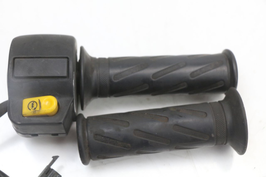 photo de RECHTS SCHALTER PEUGEOT STREETZONE 2T 50 (2014 - 2019)