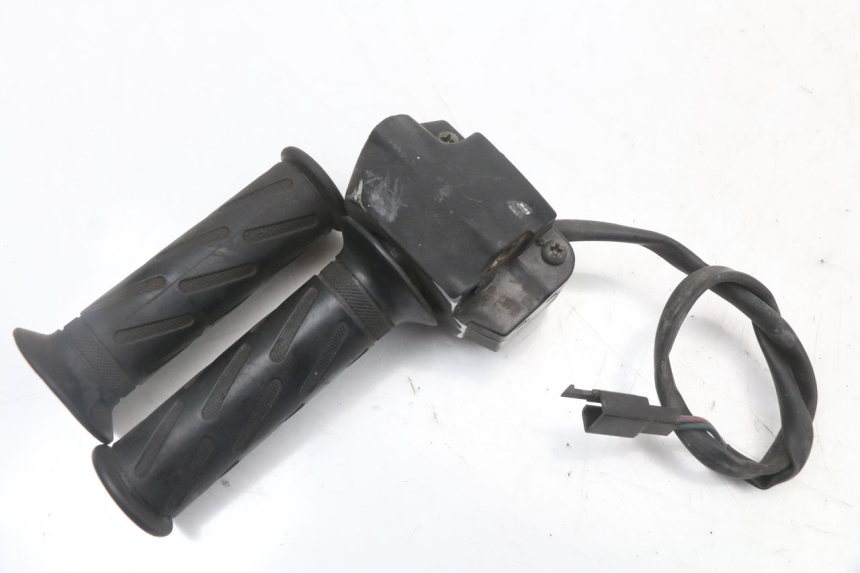 photo de RECHTS SCHALTER PEUGEOT STREETZONE 2T 50 (2014 - 2019)