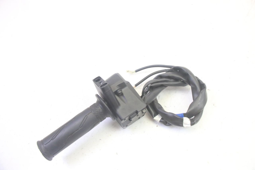 photo de RECHTS SCHALTER YAMAHA TRICITY 300 (2020 - 2024) - Technische Nahaufnahme