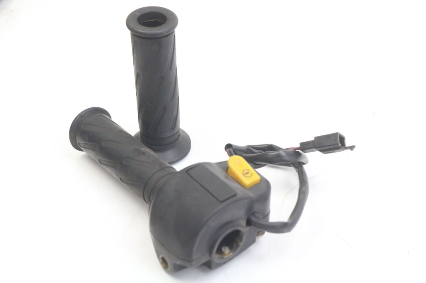 photo de RECHTS SCHALTER PEUGEOT VIVACITY 125 (2010 - 2017)