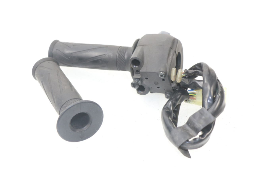 photo de RECHTS SCHALTER YAMAHA XMAX X-MAX ABS 125 (2014 - 2016) - Zoom auf Gebrauchszustand