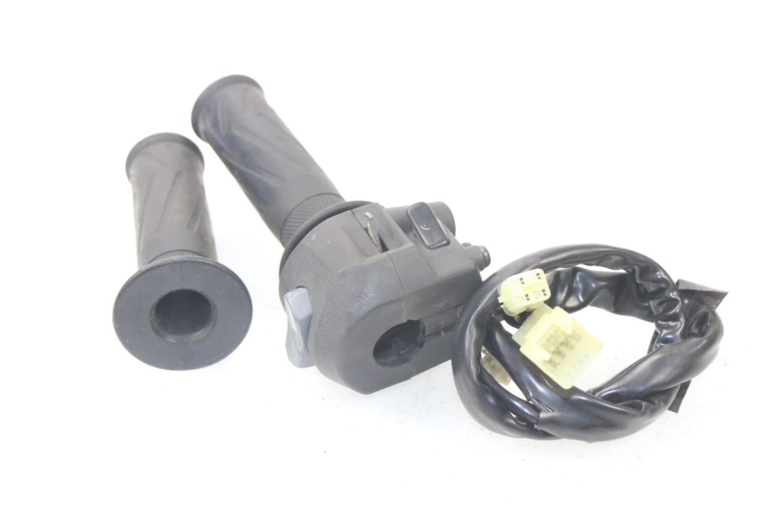 photo de RECHTS SCHALTER YAMAHA XMAX X-MAX ABS 125 (2014 - 2016) - Technische Nahaufnahme