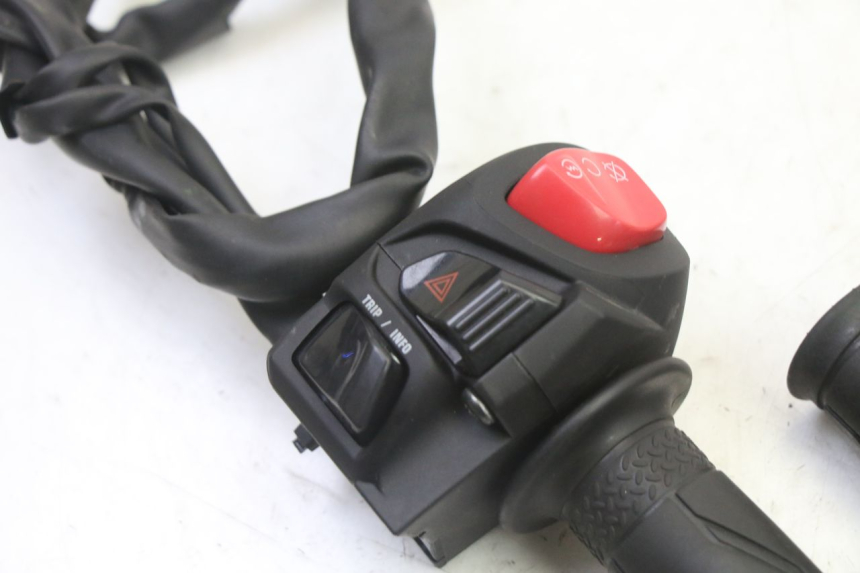 photo de RECHTS SCHALTER YAMAHA XMAX X-MAX 125 (2021 - 2025)