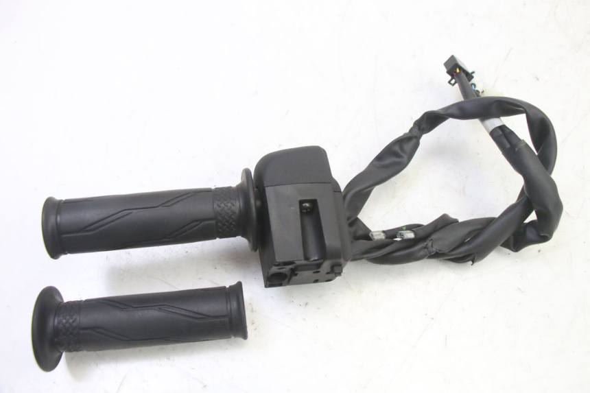 photo de RECHTS SCHALTER YAMAHA XMAX X-MAX 125 (2021 - 2025)