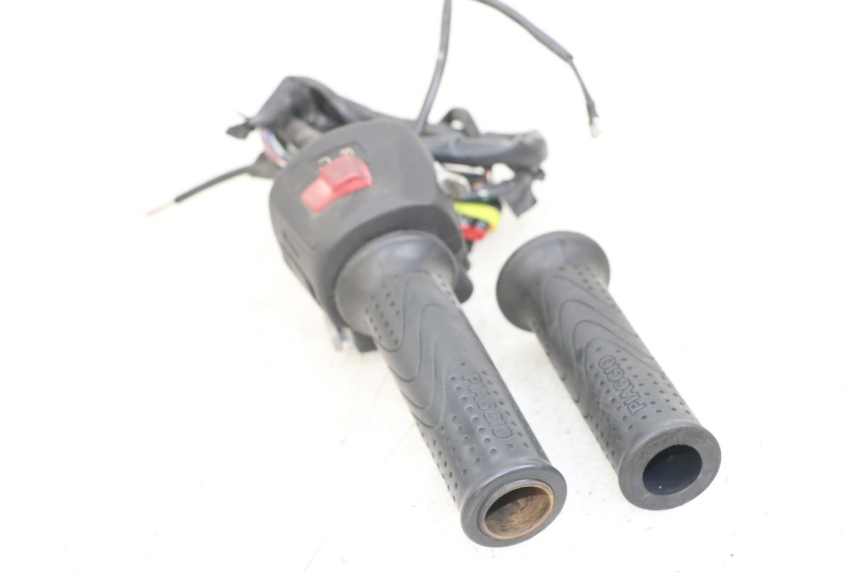 photo de RECHTER LENKERHEBEL PIAGGIO X10 125 (2012 - 2017)