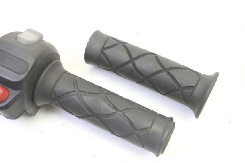 photo de RECHTER LENKERHEBEL YAMAHA YP MAJESTY 125 (2007 - 2010)