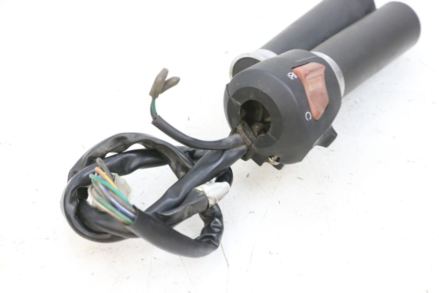 photo de RECHTS SCHALTER KYMCO ZING 125 (1997 - 2003) - Details der Befestigungspunkte