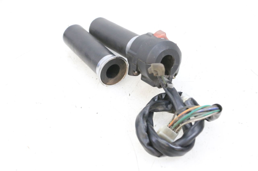 photo de RECHTS SCHALTER KYMCO ZING 125 (1997 - 2003) - Oberflächenzustand und Material