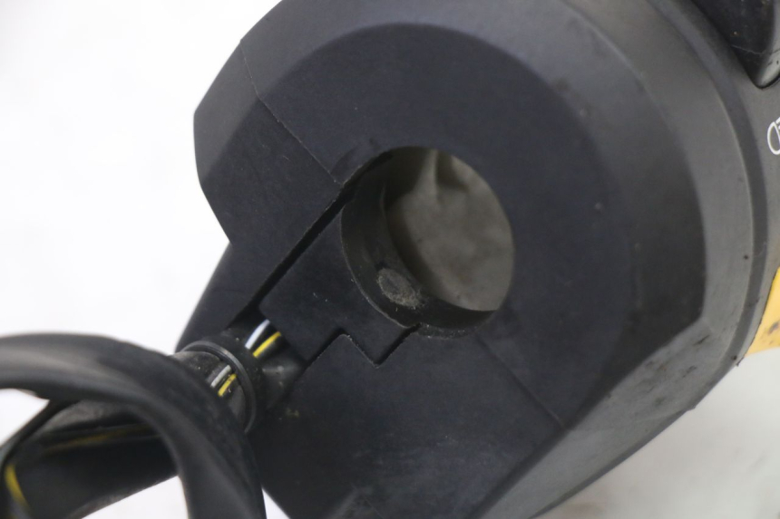 photo de LINKS SCHALTER SUZUKI GSR 750 (2011 - 2017)