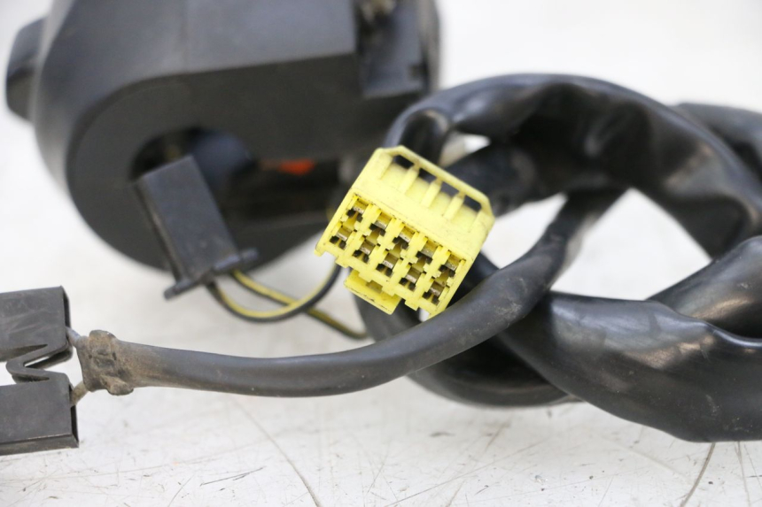 photo de LINKS SCHALTER SUZUKI GSXR GSX-R 1000 (2003 - 2004) - Technische Nahaufnahme