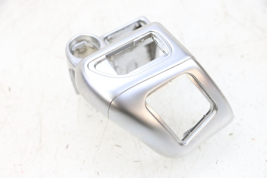 photo de LINKS SCHALTER PIAGGIO MP3 HPE 300 (2019 - 2026) - Details der Befestigungspunkte