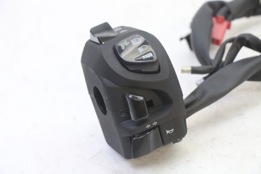 photo de LINKS SCHALTER YAMAHA XMAX X-MAX 125 (2021 - 2025)