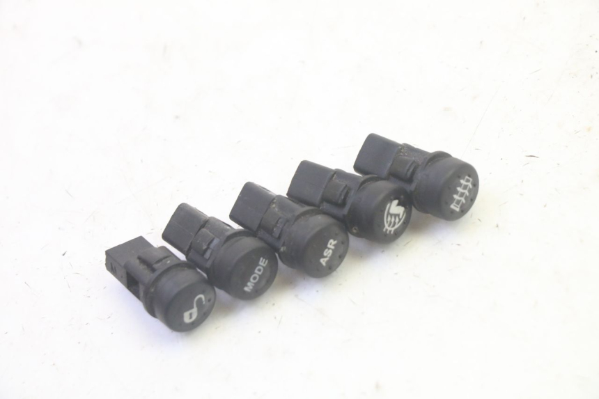 photo de SCHALTER PIAGGIO MP3 HPE 350 (2018 - 2020) - Zoom auf Gebrauchszustand