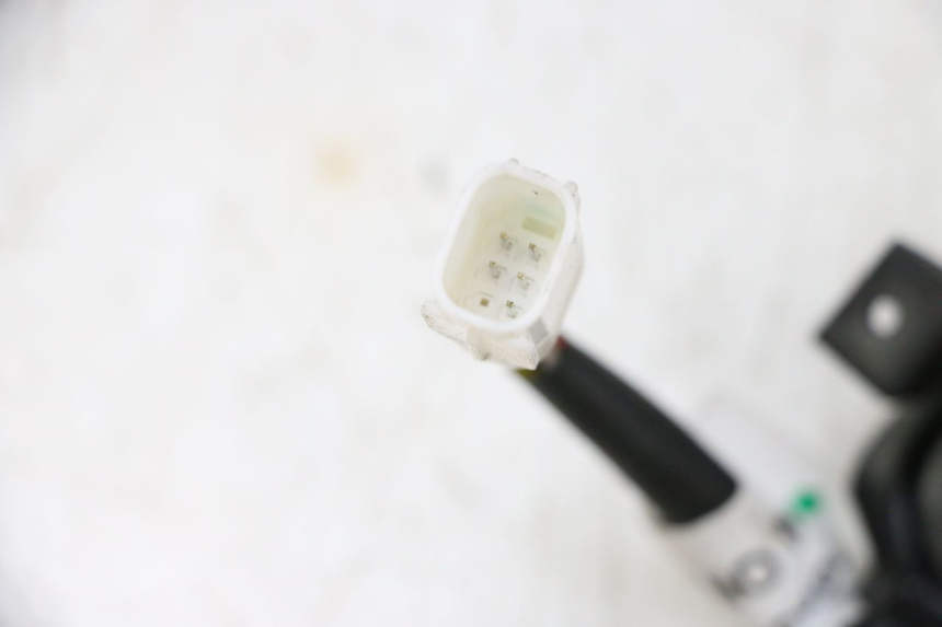 photo de SCHALTER PIAGGIO MP3 HPE 300 (2019 - 2026) - Technische Nahaufnahme