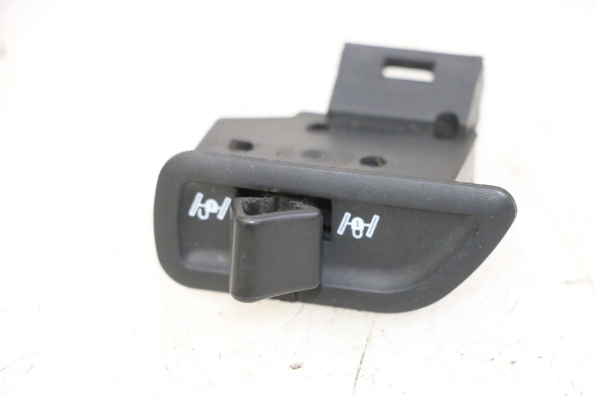 photo de SCHALTER ROLL LOCK PIAGGIO MP3 500 (2014 - 2016)
